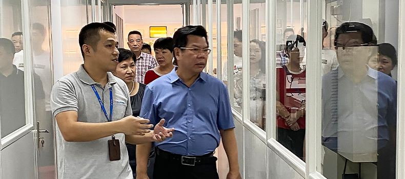 漳州市貿促會會長邱亞明一行蒞臨捌斗新材參觀調研